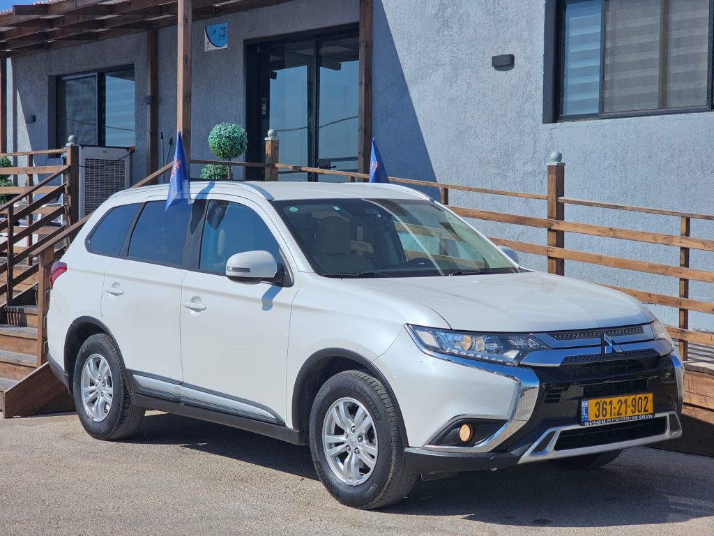 מיצובישי-אאוטלנדר-2021-7-מקומות